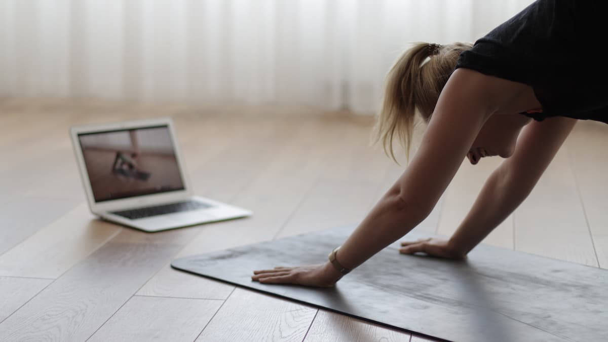 5 Reasons Why an Online Yoga Program Is Perfect for Busy People